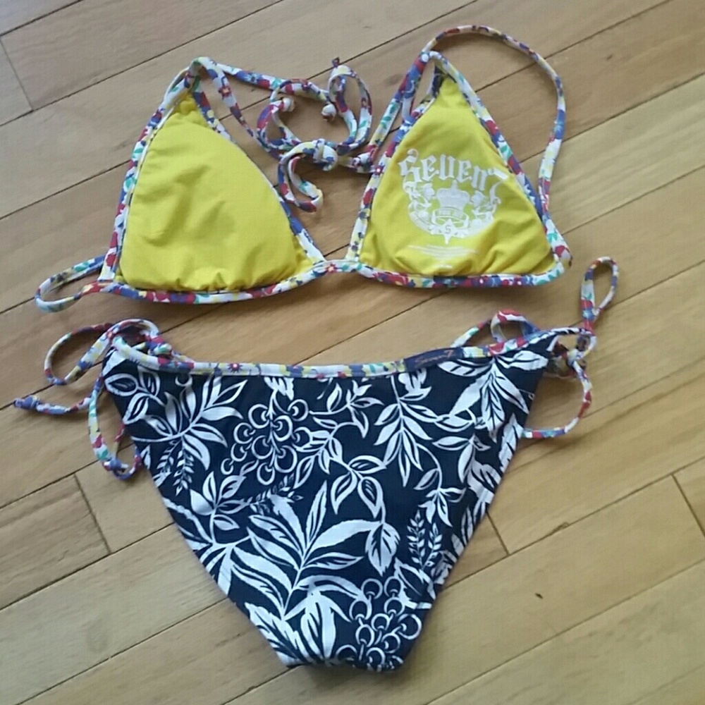 Bikini - Picture 2 of 3